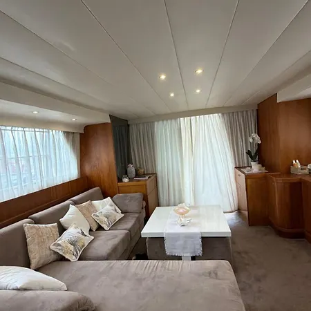 Yacht Laetitia Delta Botel Fréjus