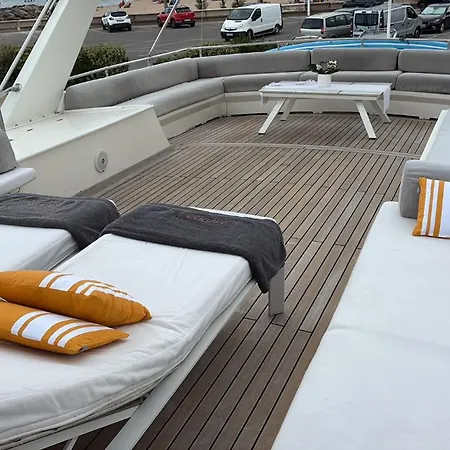 Yacht Laetitia Delta Botel