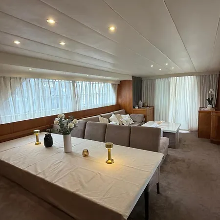 Yacht Laetitia Delta Botel Fréjus